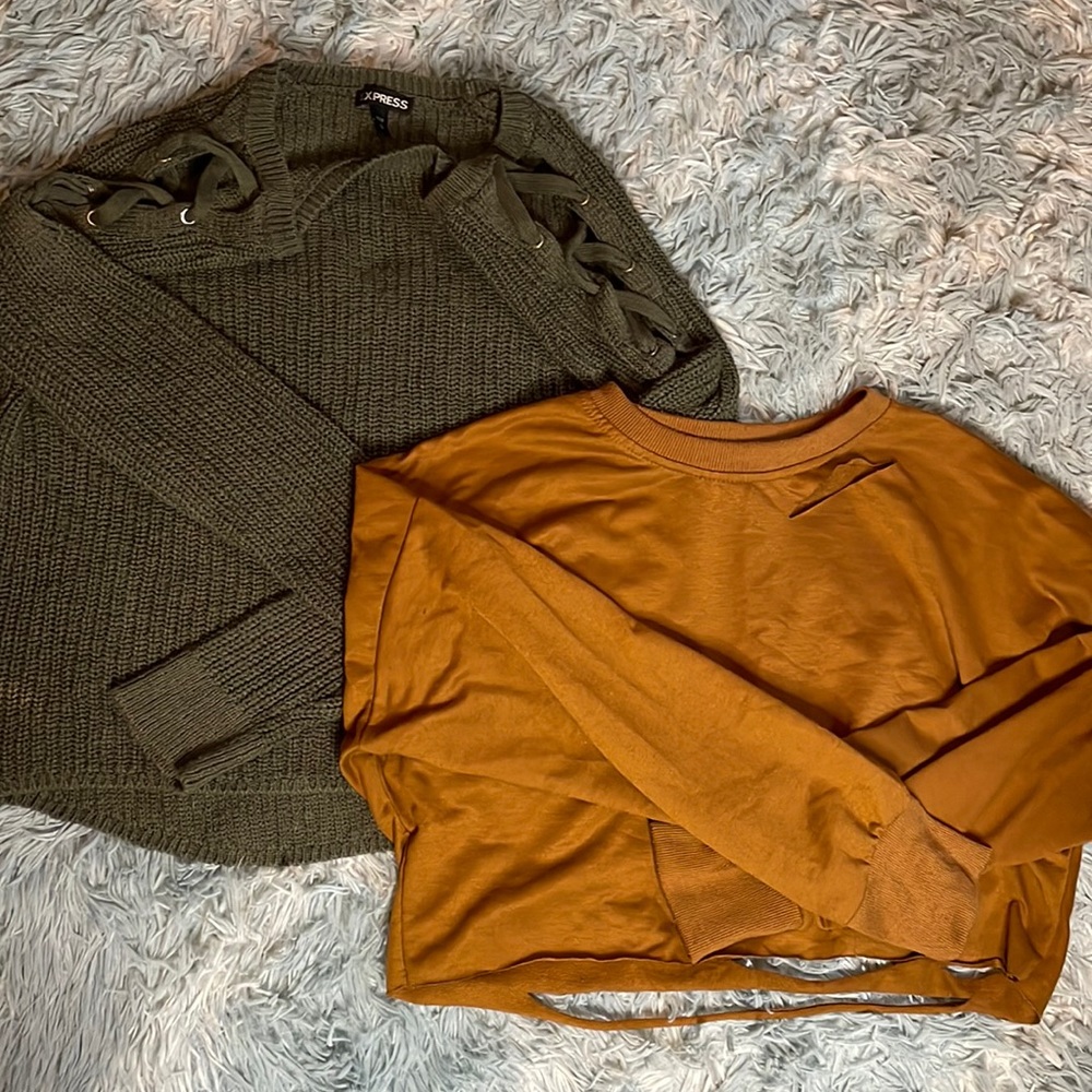 Green size: S, Tan size: S
